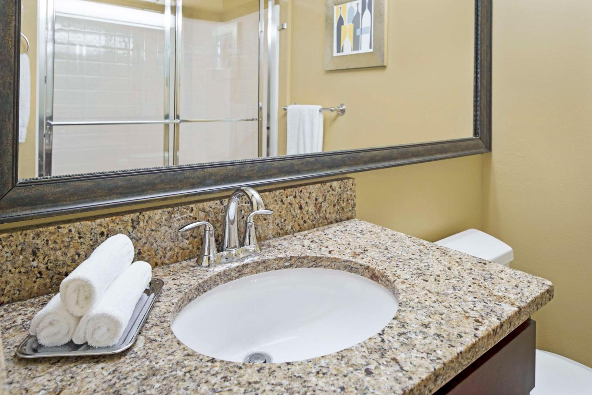 2 BEDROOM 1 KING 1 QUEEN SUITE WITH BALCONY,1623648660:JPEG